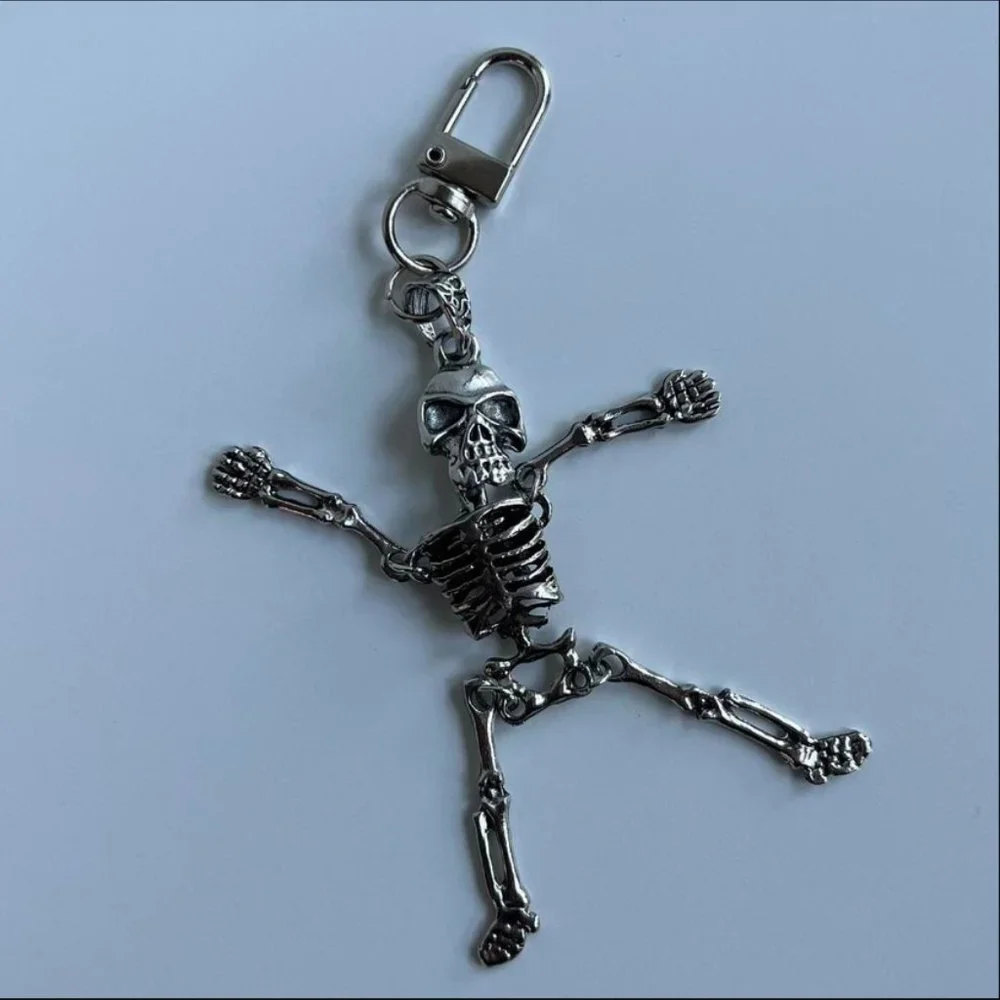 Y2K 2000s vintage skeleton grunge skull gothic silver keychain